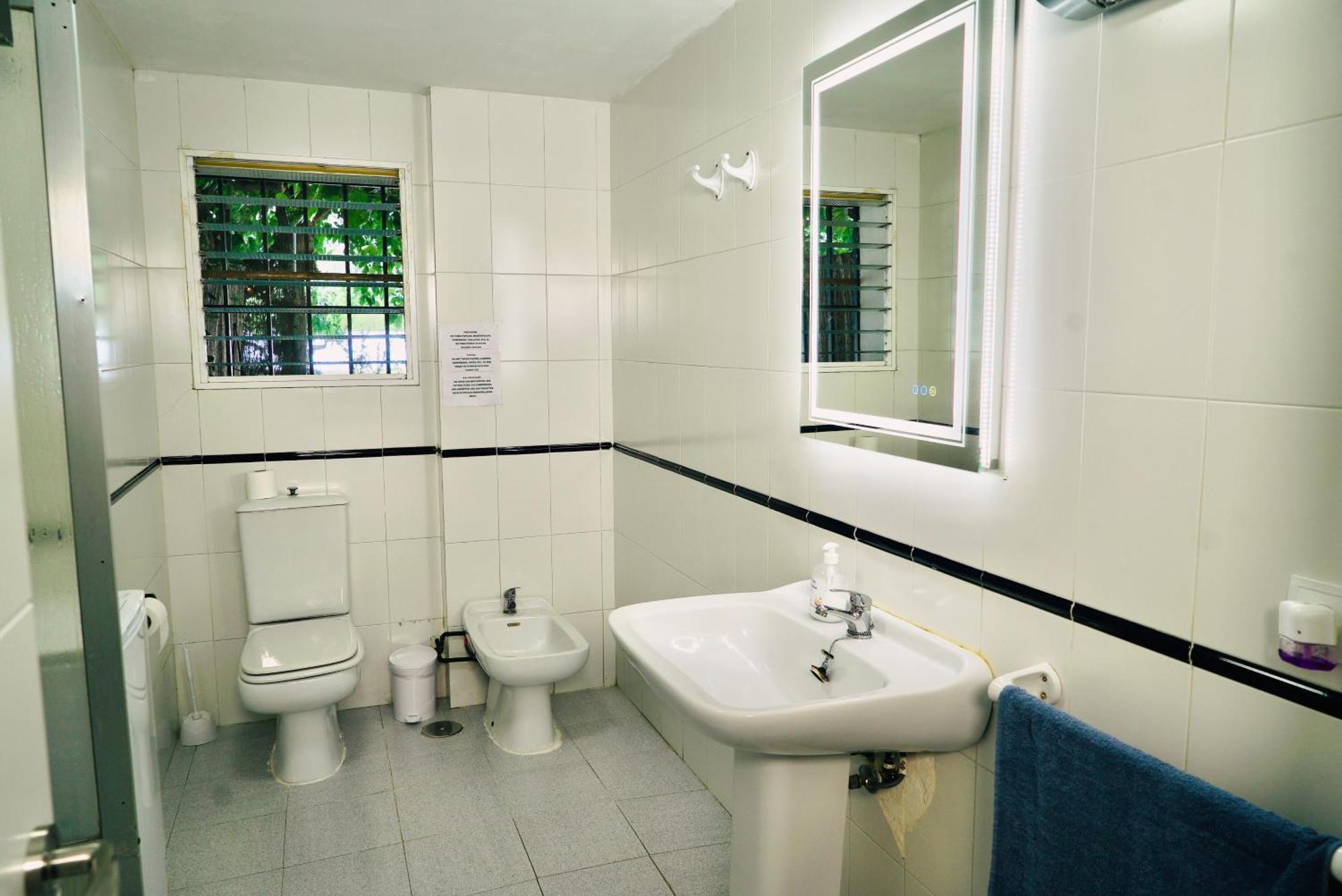 Estudio Adosado Con Jardin Y Parking Privado لقنت المظهر الخارجي الصورة